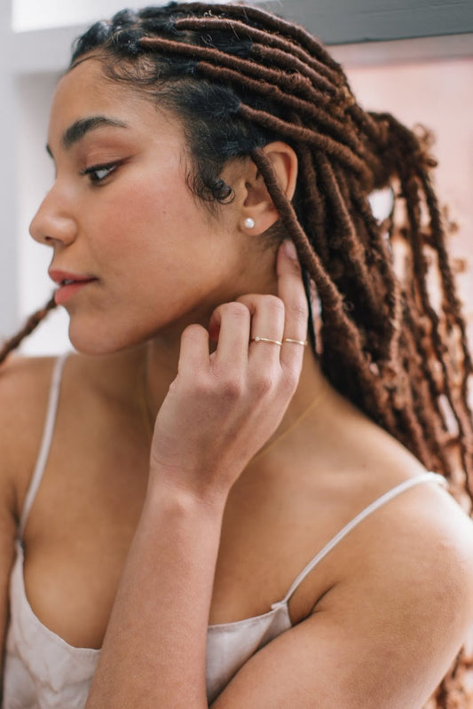 Loops Pearl Stud Earrings / Silver