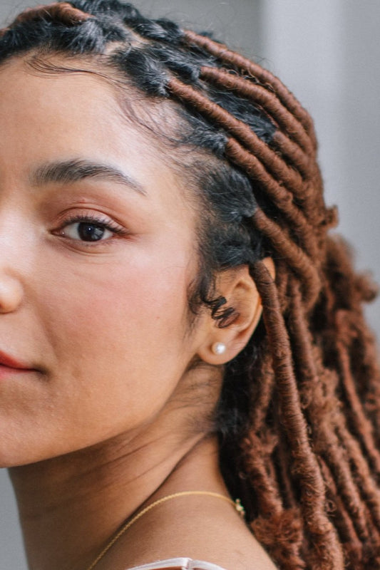 Loops Pearl Stud Earrings / Gold