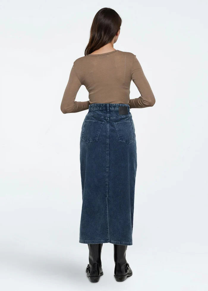 Minimum Natasha Tee Shitake
