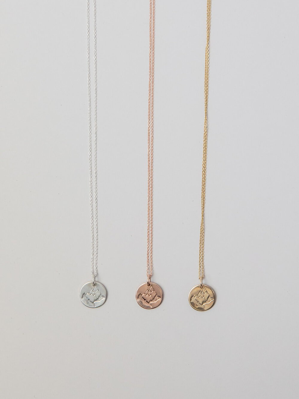 Loops Stamped Mountain Necklace - Gold