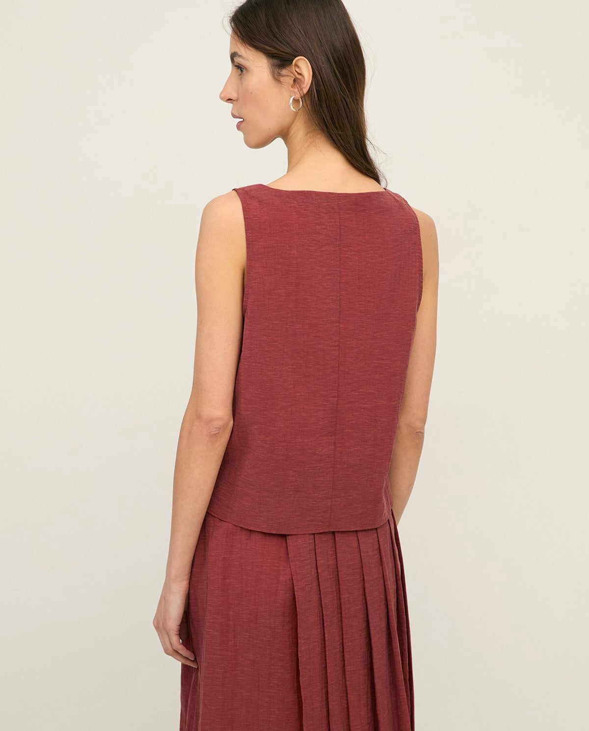 Yerse Bateau Neck Sleeveless Top