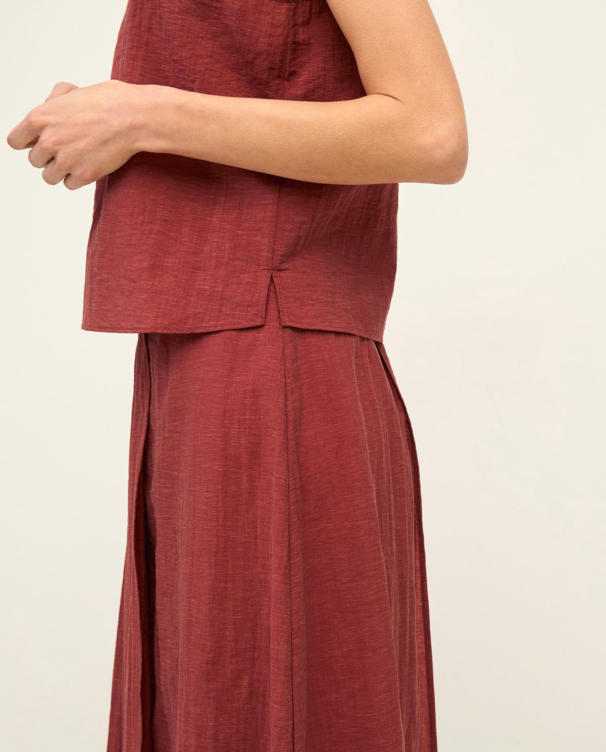 Yerse Bateau Neck Sleeveless Top