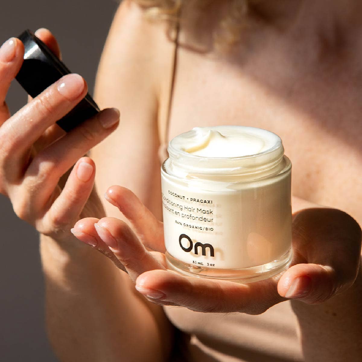 Om Orgaincs Coconut + Pracaxi Deep Conditioning Hair Mask